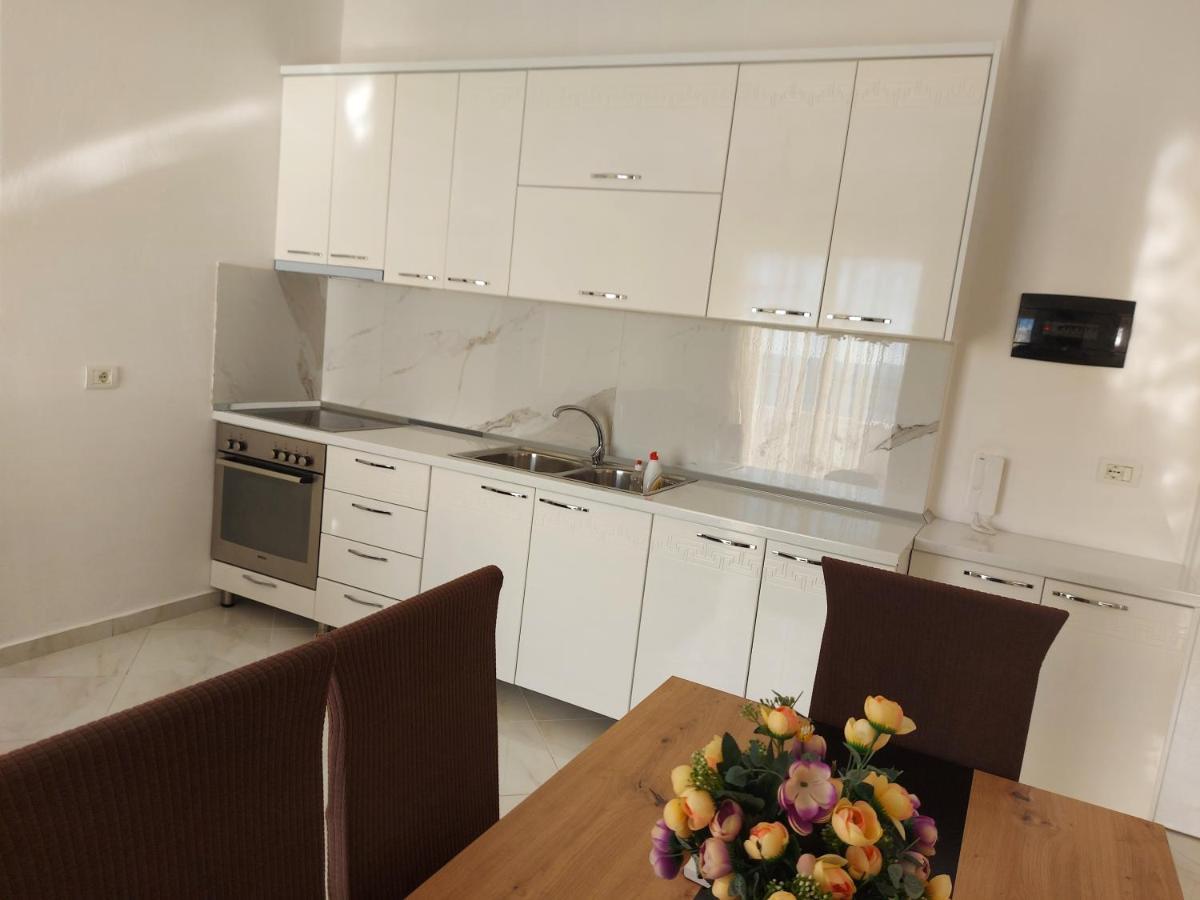 Bral Apartment 7 - Two-Bedroom With Seaview Durres Exterior photo
